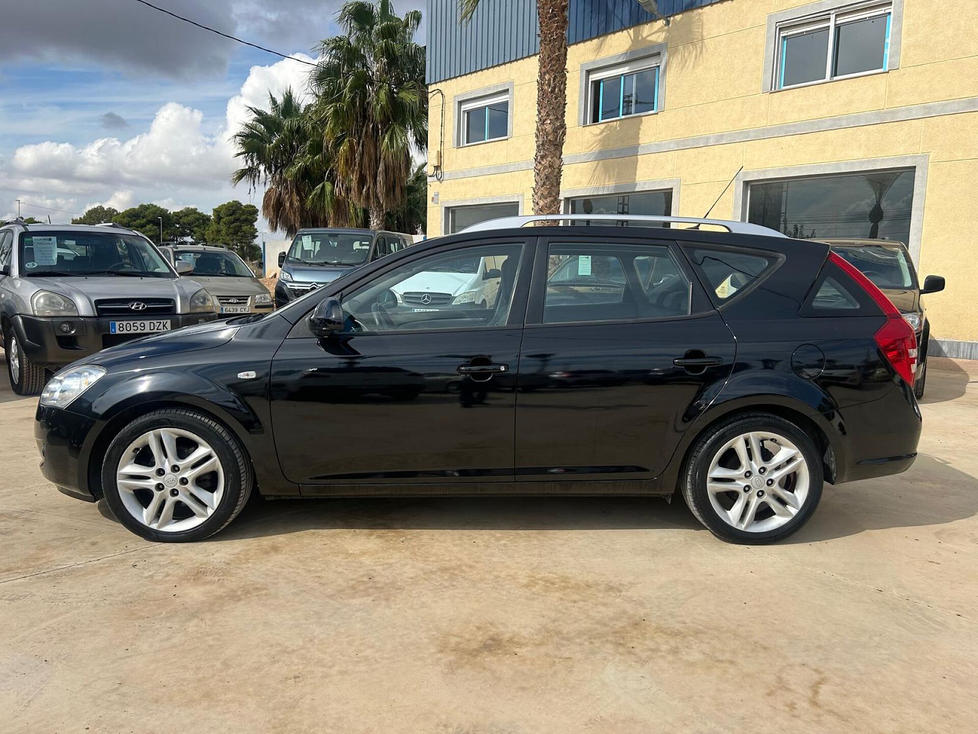 KIA CEE'D EMOTION ESTATE 2.0 CRDI SPANISH LHD IN SPAIN 84000 MILES 1